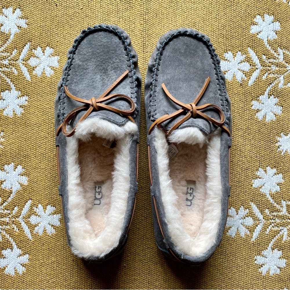 UGG Dakota Moccasin Slippers Size 7
